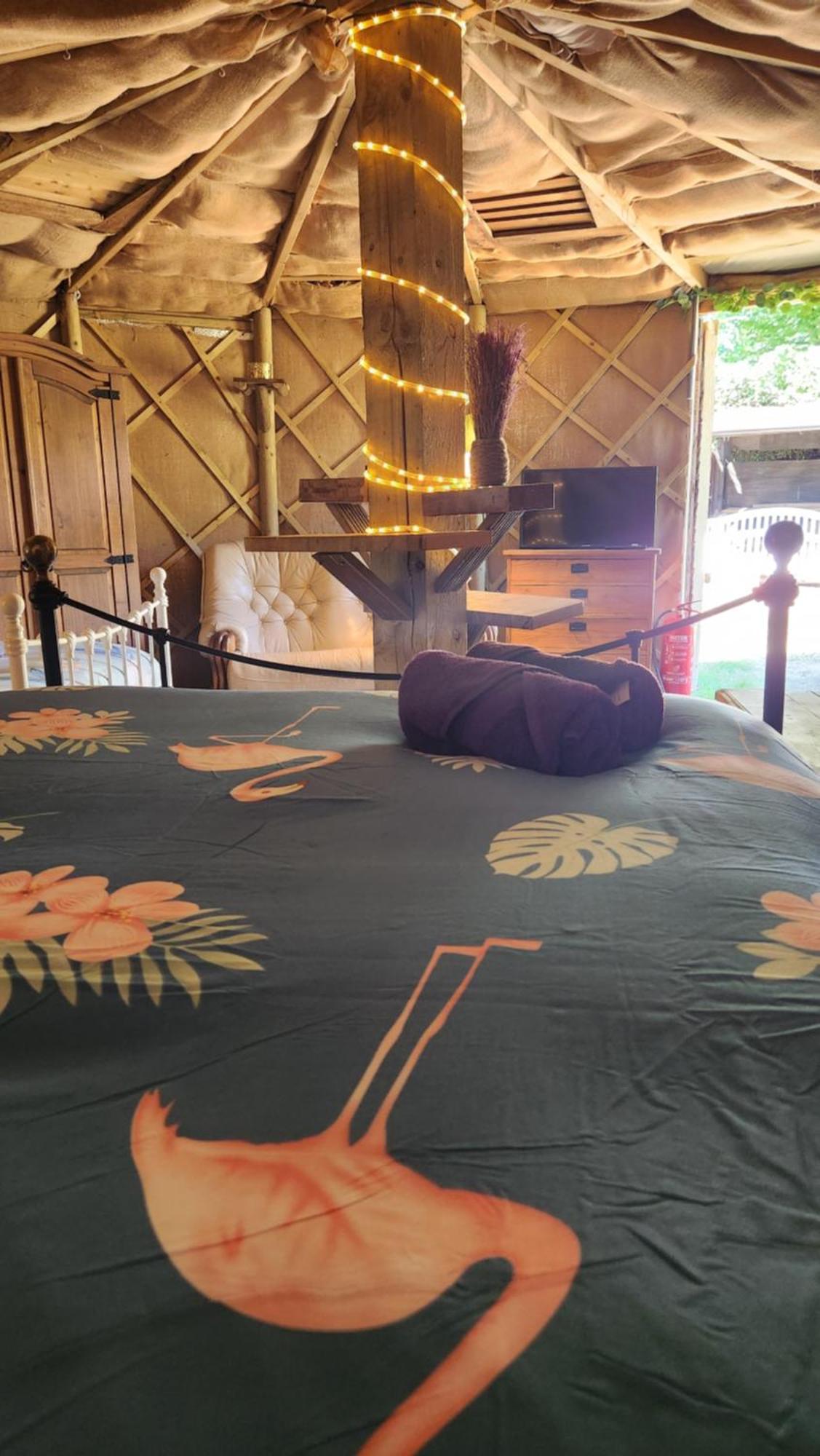 Vigo Retreat Boat Yurt Bed & Breakfast Wrotham Exterior foto