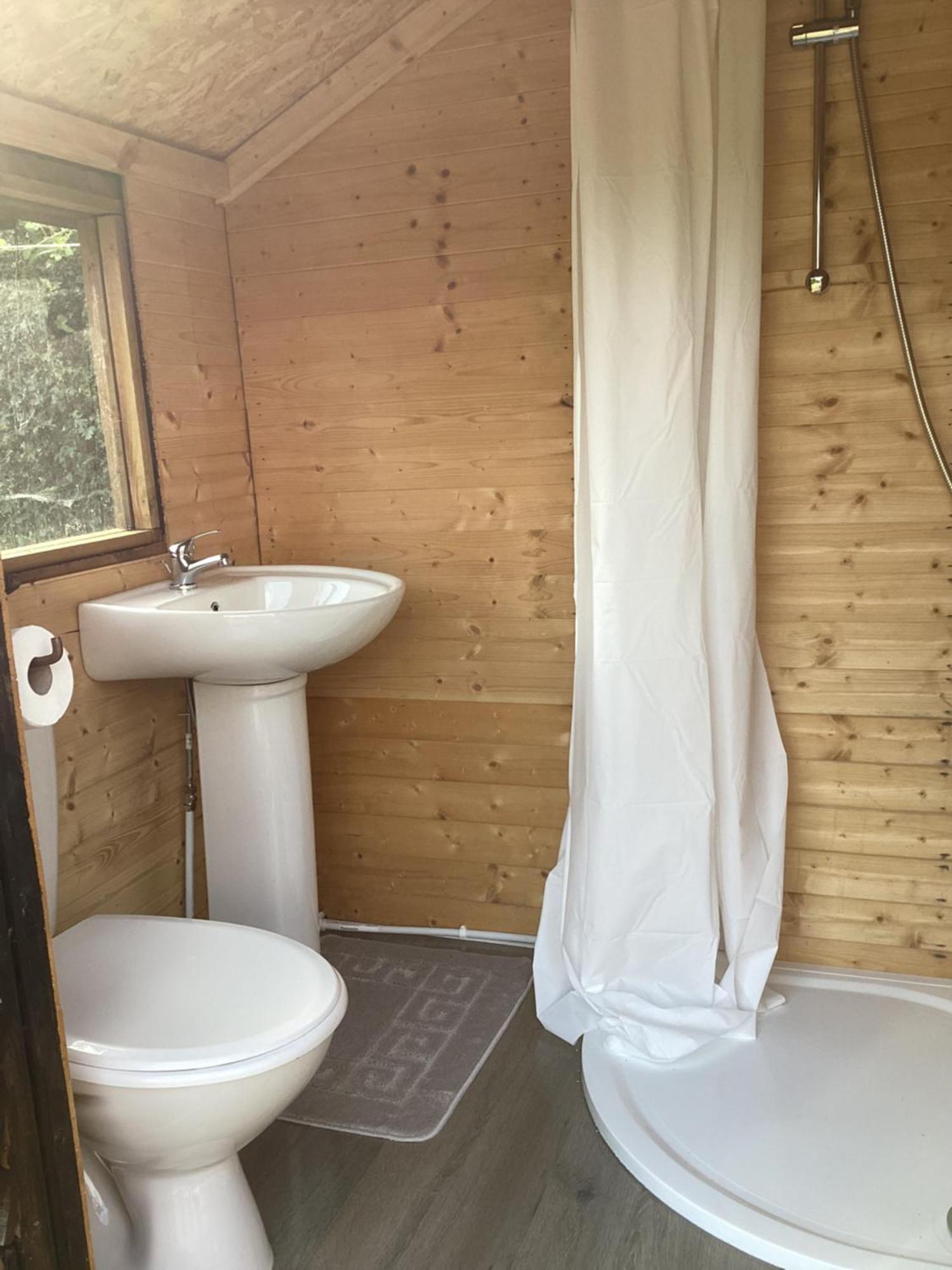 Vigo Retreat Boat Yurt Bed & Breakfast Wrotham Exterior foto